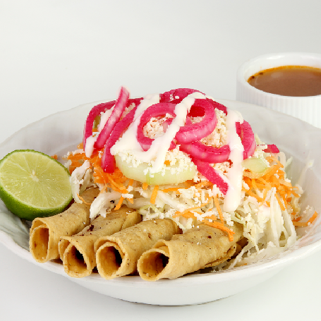Combo Familiar: Tacos Dorados + Agua Fresca