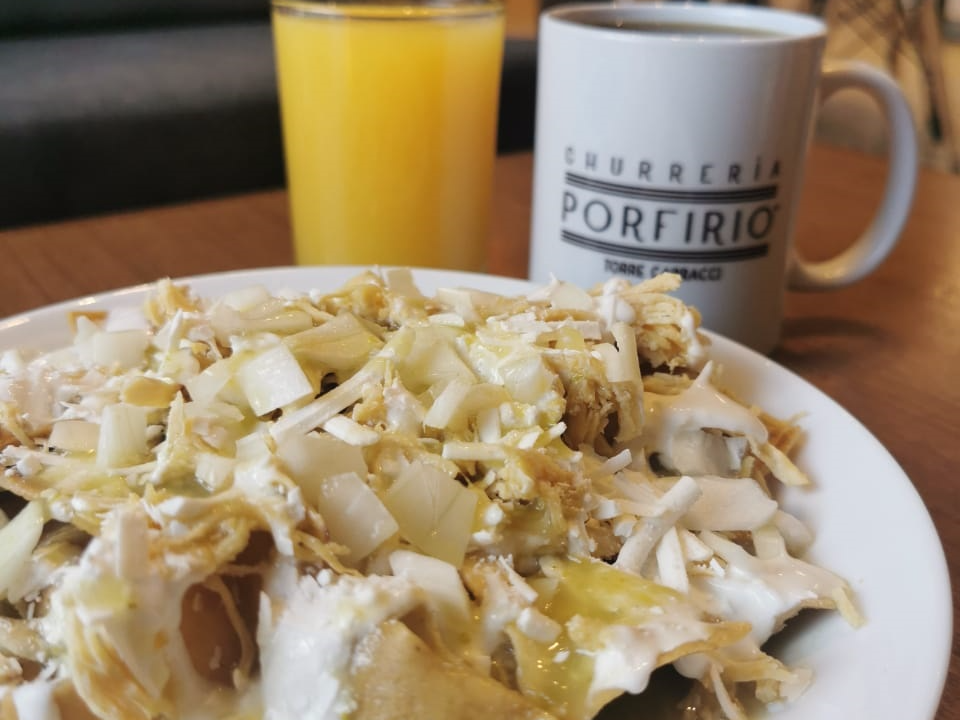 Basics Chilaquiles + Jugo o Café