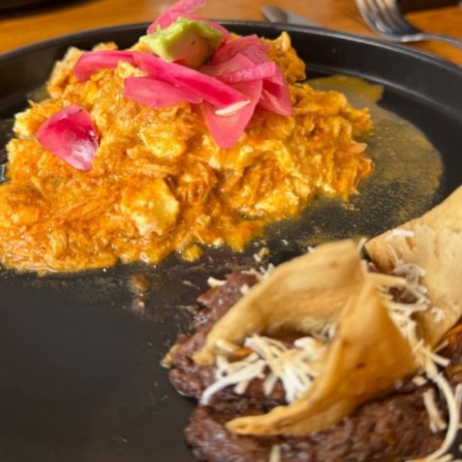 Huevos Revueltos con Cochinita