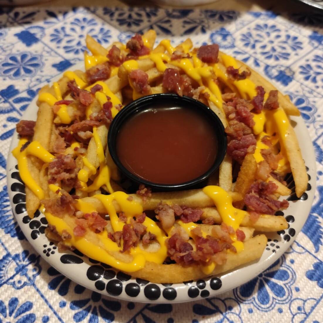 Papas a la Francesa con Queso y Tocino