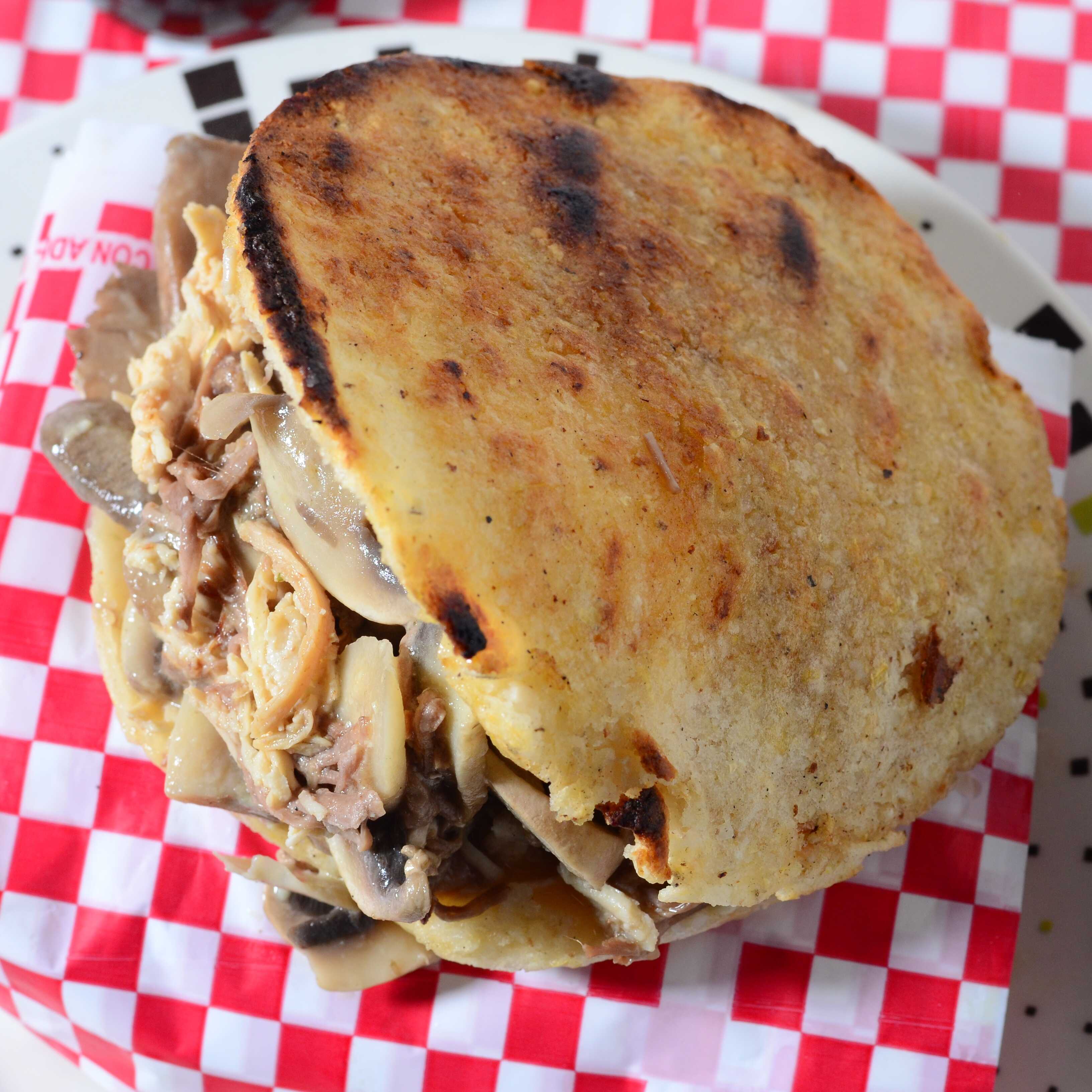 Arepa Mixta Champiñón