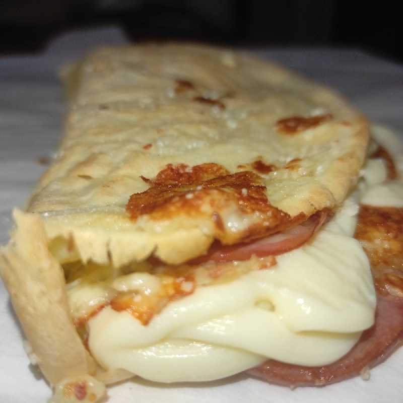 Crepioca Calabresa com Catupiry e Muçarela 22 Cm