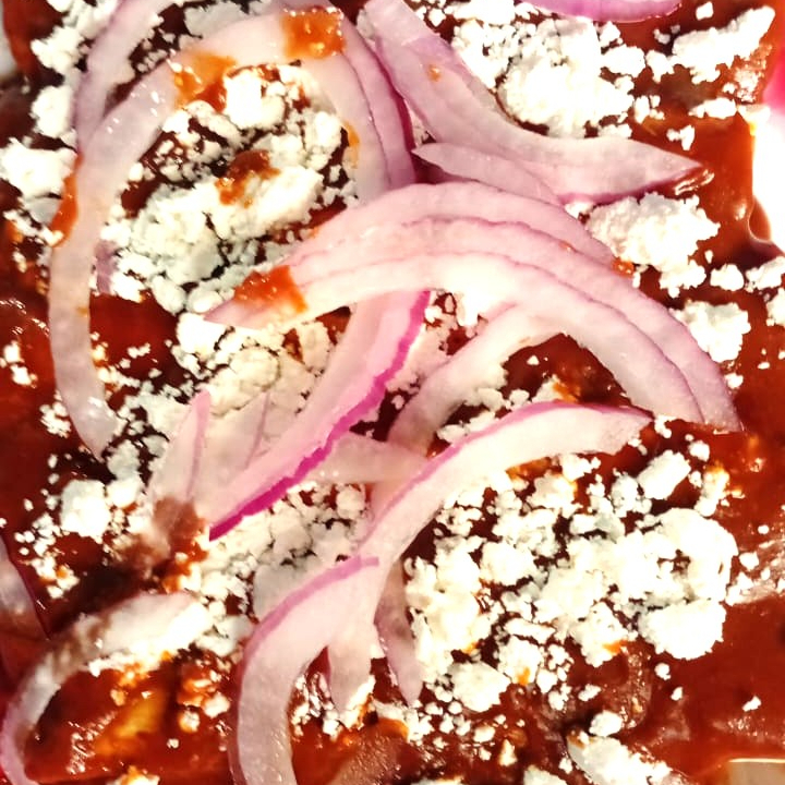 Chilaquiles Rojos De Pollo