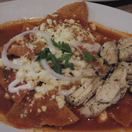 Chilaquiles Rojos con Pollo