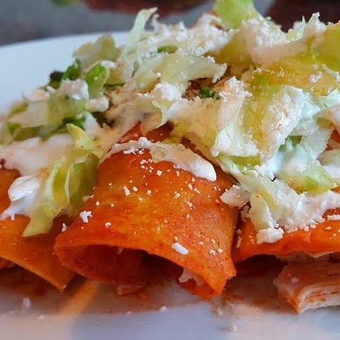 Enchiladas +Sopita de verdura + Limonada+postre