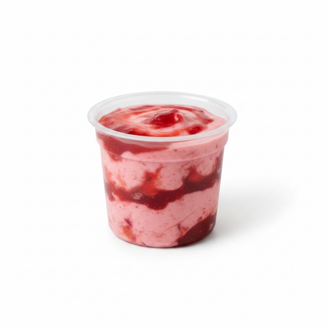 Para matar o calor nada melhor que um Delicioso Mousse de Morango, uma sobremesa irresistível que combina a leveza e o sabor incrível do morango fresco e geleia caseira de morango. Surpreenda-se com a cremosidade desse doce divino, perfeito para encerrar uma refeição com chave de ouro. 140ml.