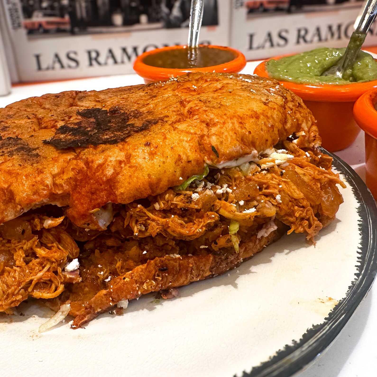 Pambazo de tinga