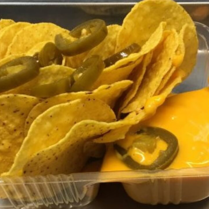 NACHOS CON QUESO