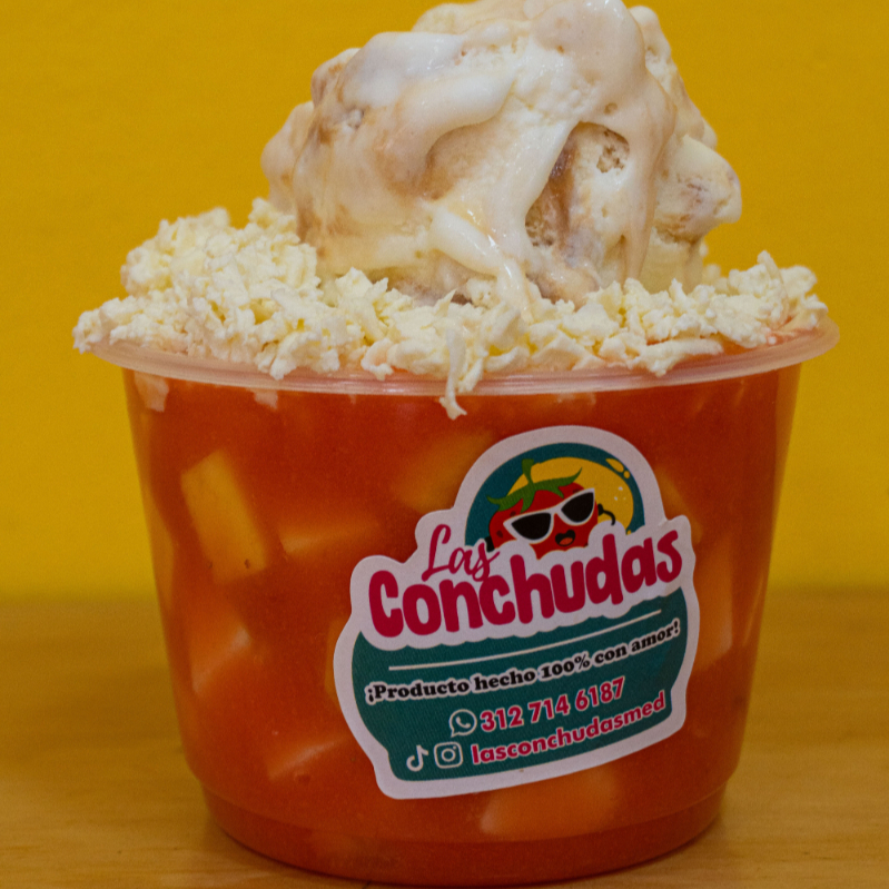 Salpicón con Queso y Helado Grande 16 Oz