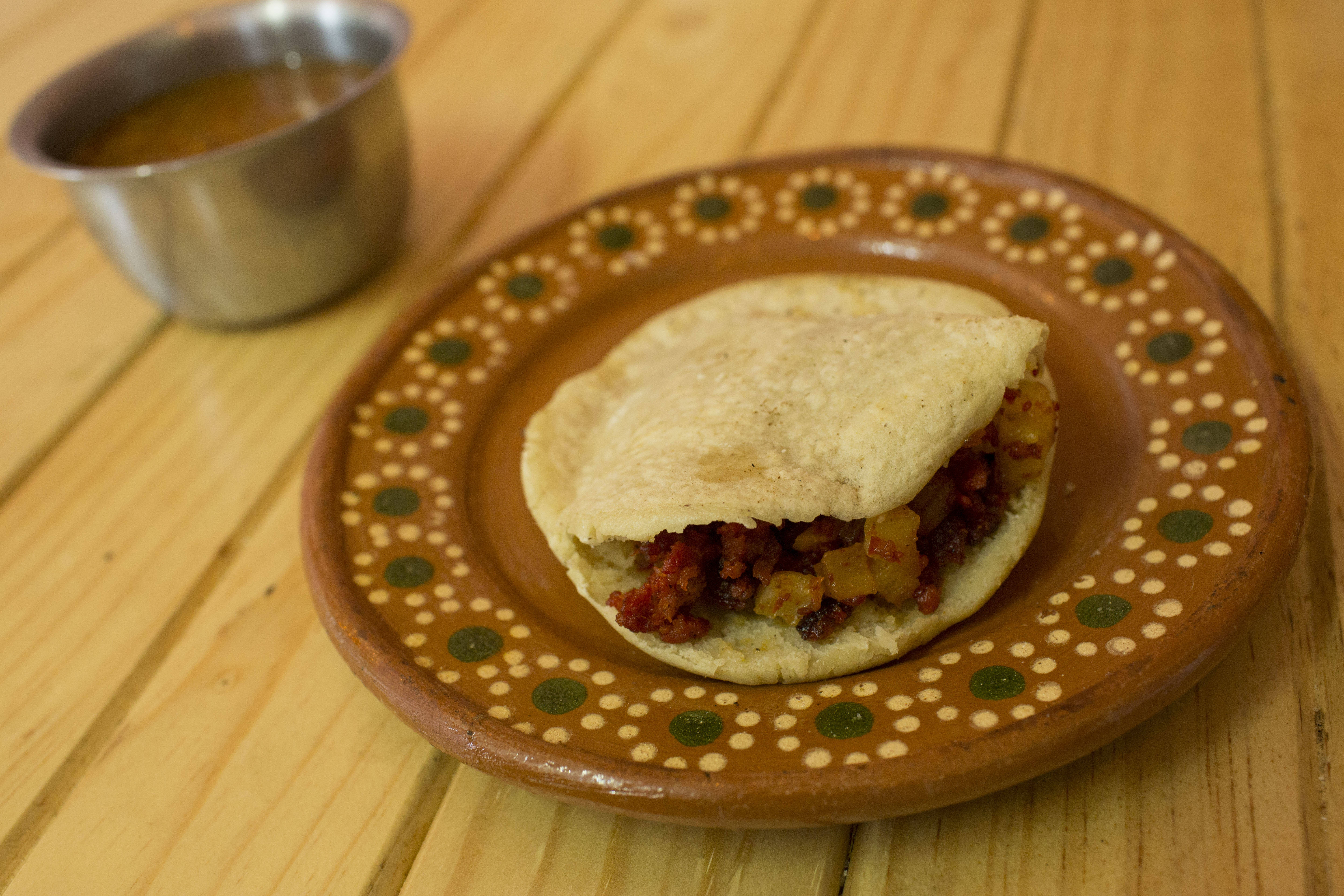Gordita de Bistec a la Mexicana