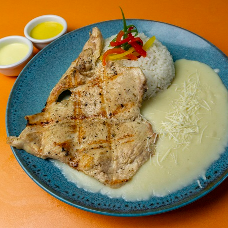 Pechuga a la parrilla Puré y Arroz + bebida