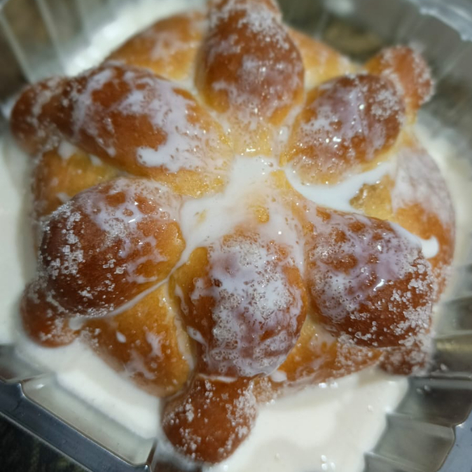 Pan de Muerto con Tres Leche