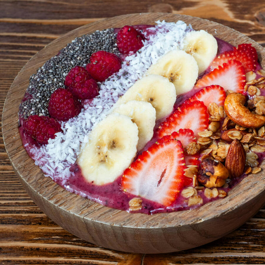 Selecione seus ingredientes favoritos e monte seu açaí como preferir.