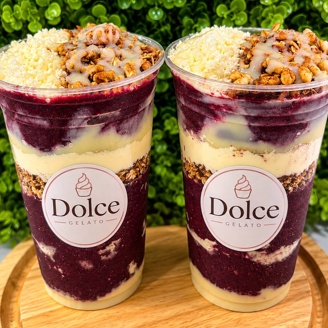 2 açaí de 500ml Tradicional: Granola, Leite em pó e Leite condensado.