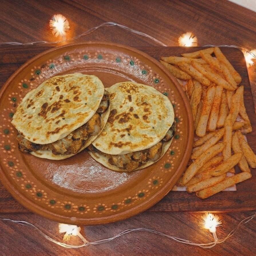 Dos Gringas + Papas