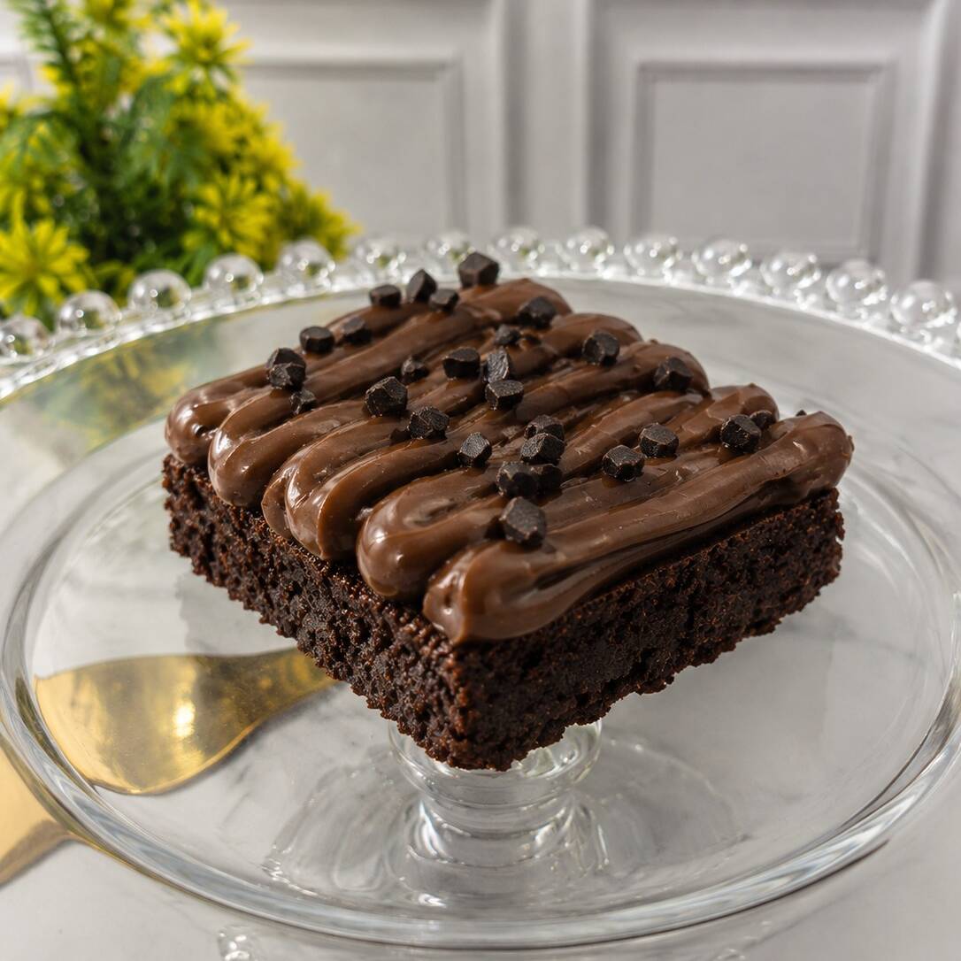 FATIA GENEROSA,COBERTA COM BRIGADEIRO CREMOSO ,NUTELLA,FINALIZADO COM GRANULÉ.
SERVE 1 PESSOA
APROXIMADAMENTE (110g)