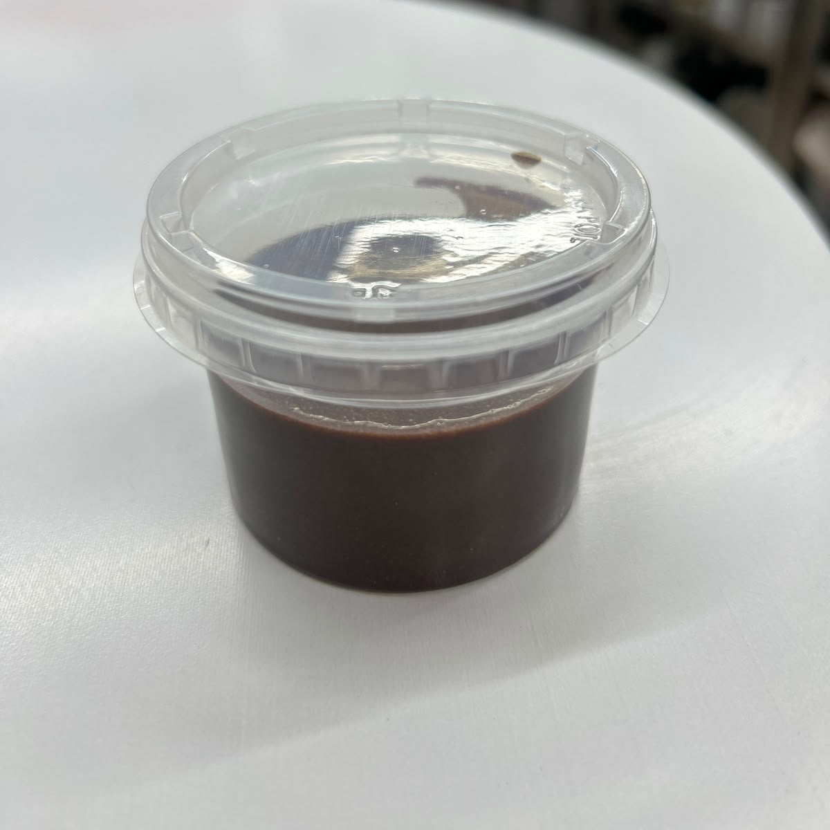 Calda cremosa de chocolate com leite condensado e cacau 100% para um sabor intenso e irresistível.
