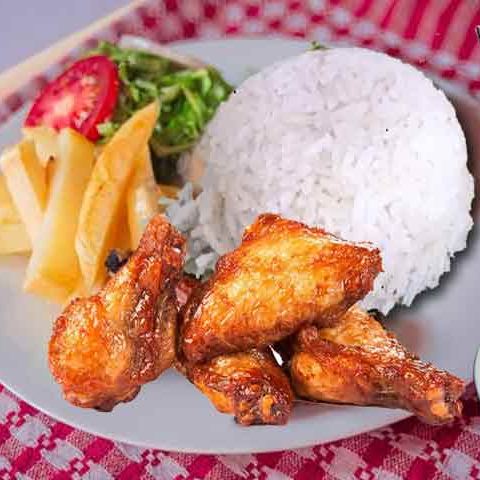 Pollo Frito con Papas Fritas