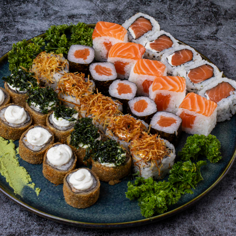 5 uramaki de salmão 5 baterá de salmão 5 hossomaki de salmão 5 uramaki skin couve 5 hot couve 5 hot roll salmão