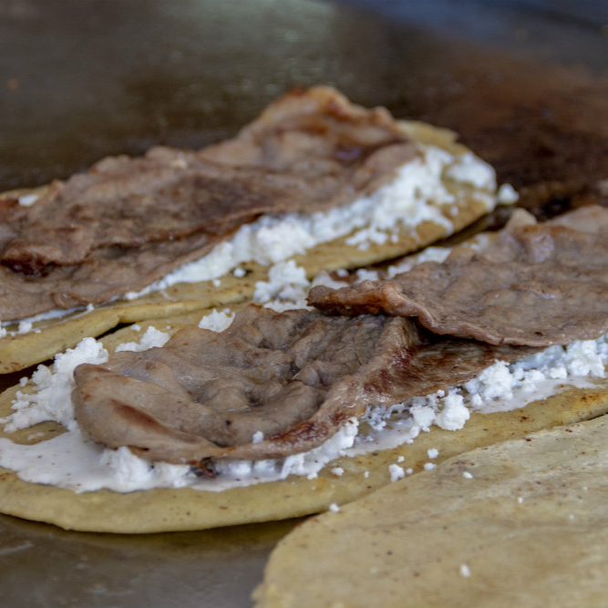 Huarache de bistec