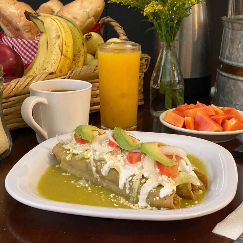 FLAUTAS DORADAS (INCLUYEN NÉCTAR, FRUTA Y CAFÉ)