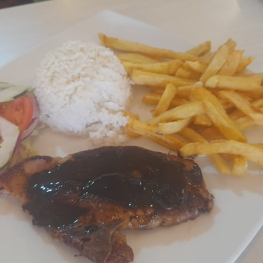 Chuleta en salsa colombiana