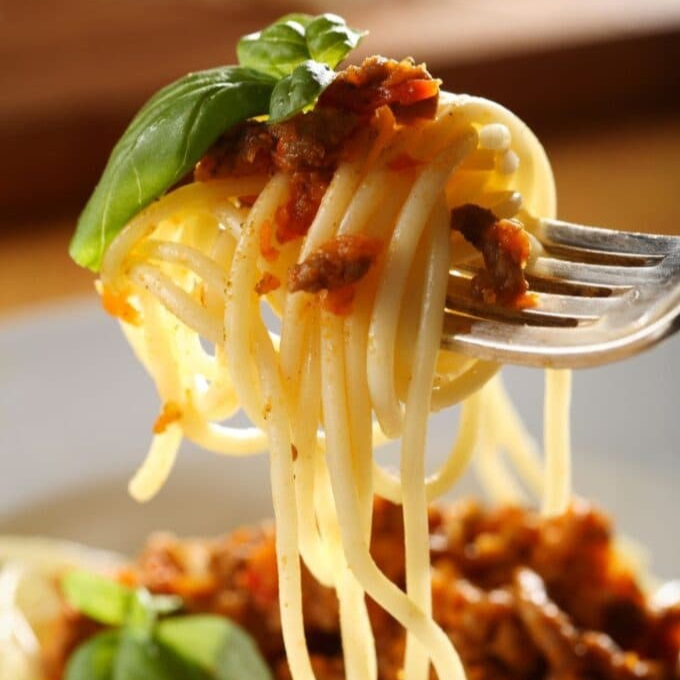 Spaghetti de sêmola, molho pomodoro natural, cebolinha, parmesão ralado