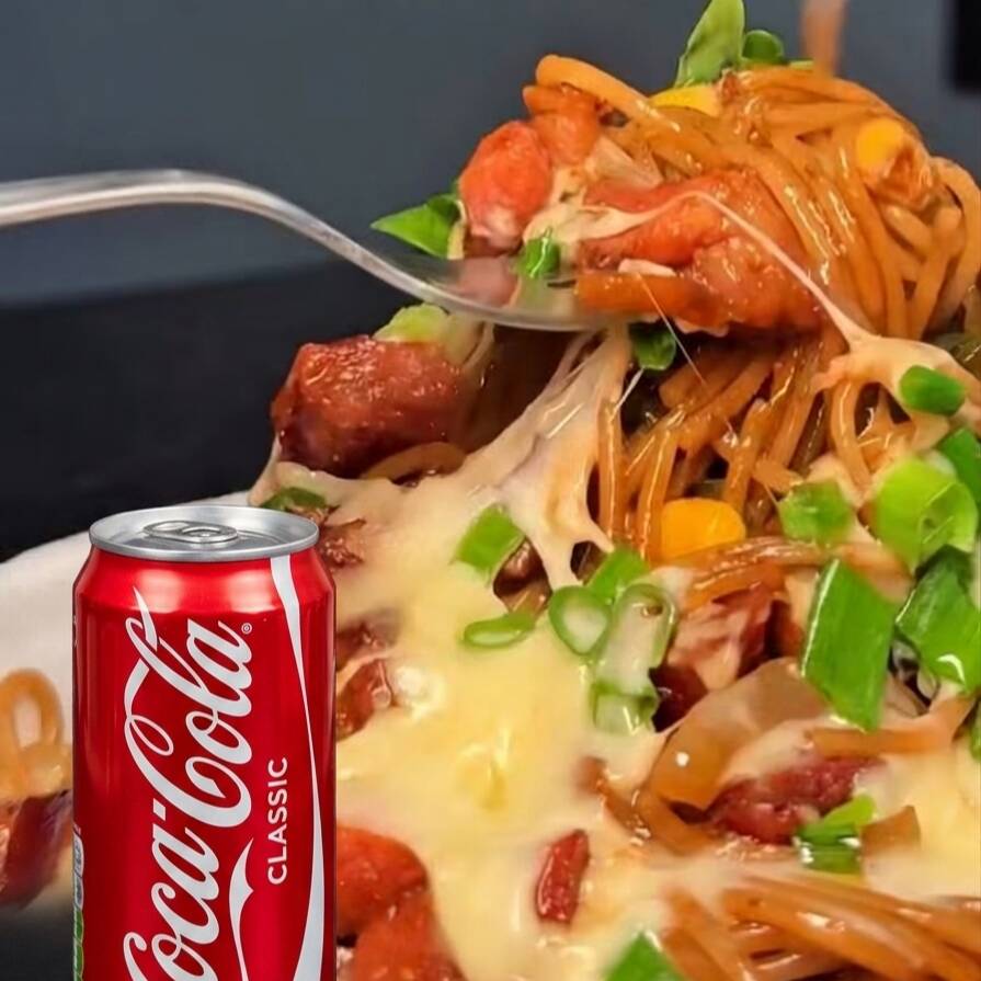 1 Delicioso Macarrão na Chapa Grande + Refri lata 350ml