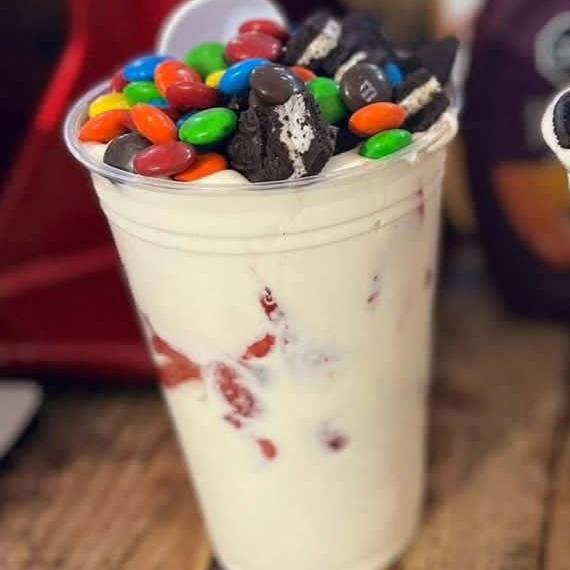 Fresas con crema ,lunetas y oreo vaso #10