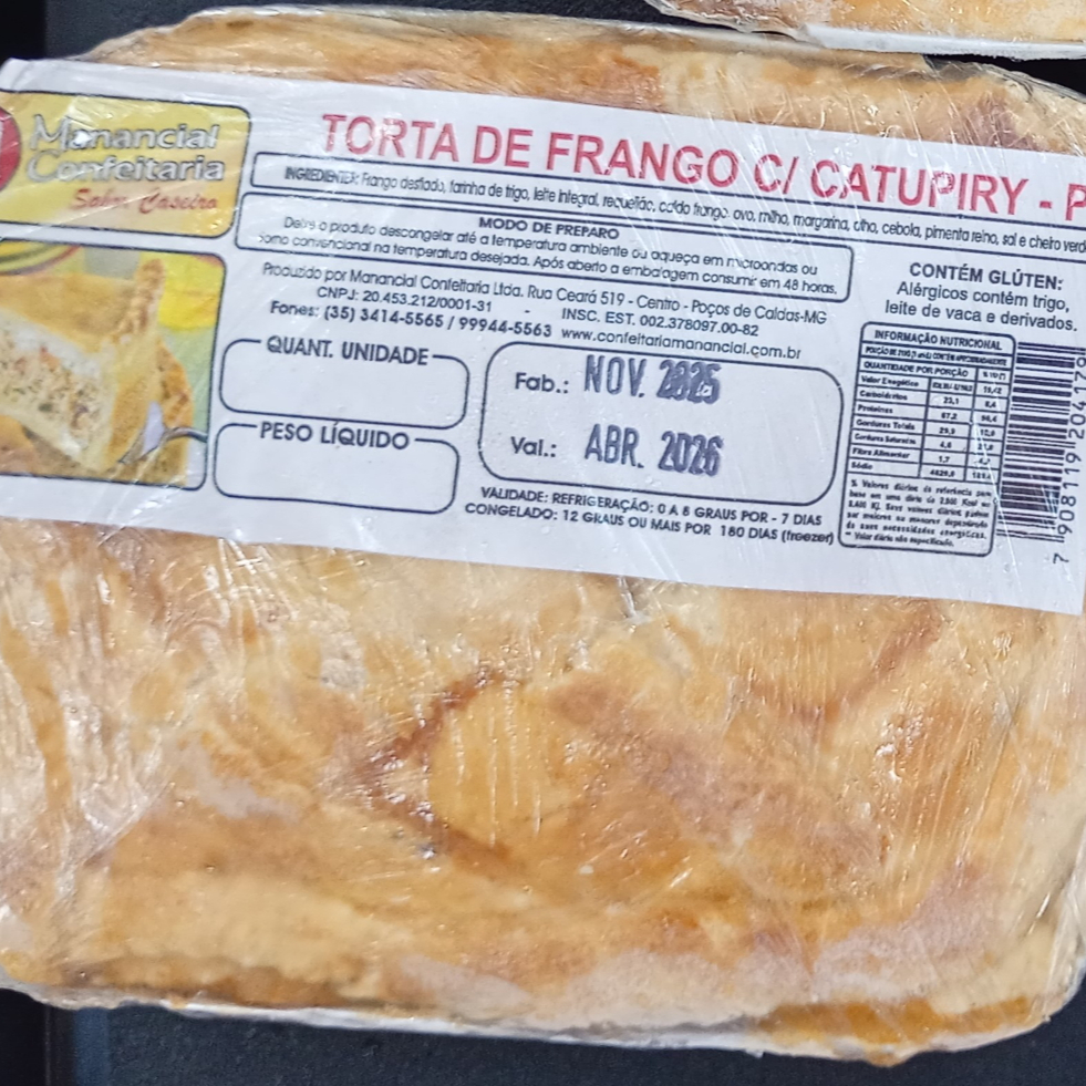 Deliciosa torta de frango com o cremoso Catupiry, perfeita para um lanche saboroso e reconfortante.