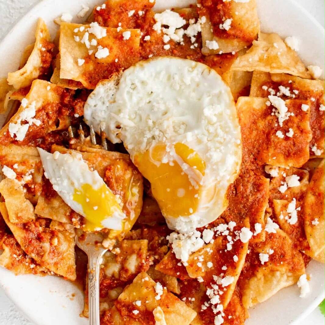 CHILAQUILES ROJOS "VALIENTES"