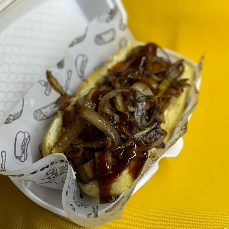Hot Dog + BBQ y Tocino.
