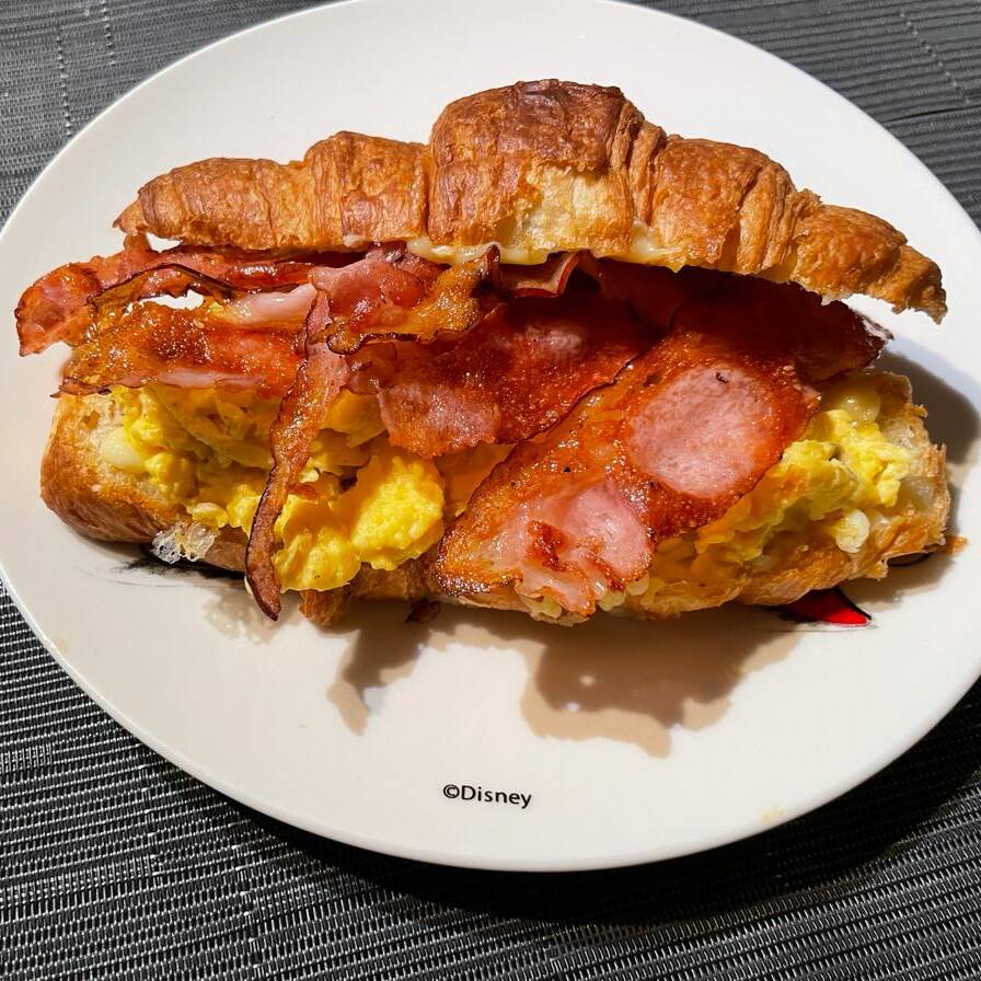 Croissant de Tocino y Huevo