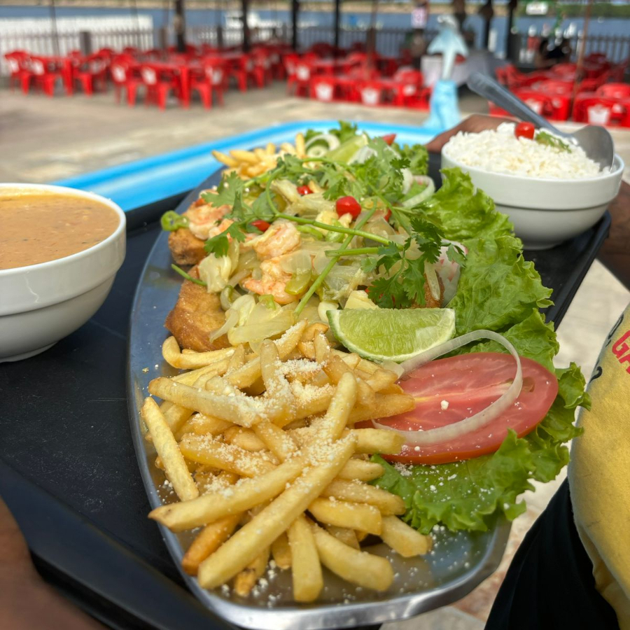 1 pirão, 1 arroz, salada, batata frita ou macaxeira frita