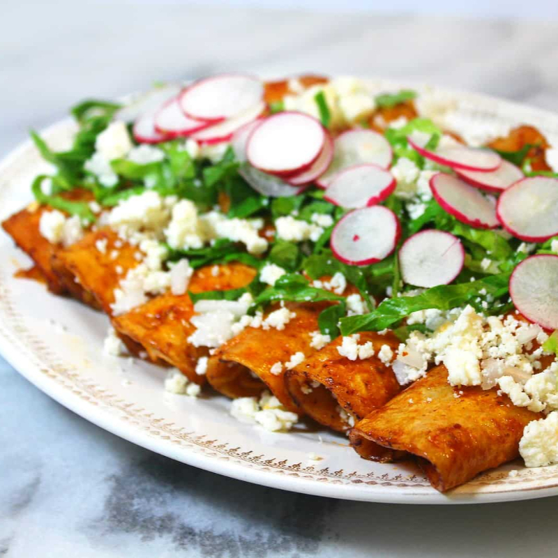 Enchiladas Rojas de Pollo o Pierna