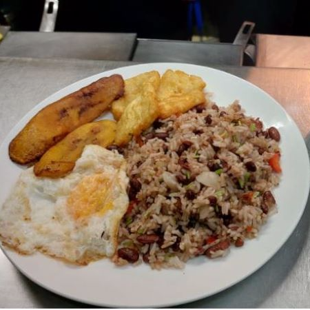 Combo-Gallo Pinto con Bistec + Café