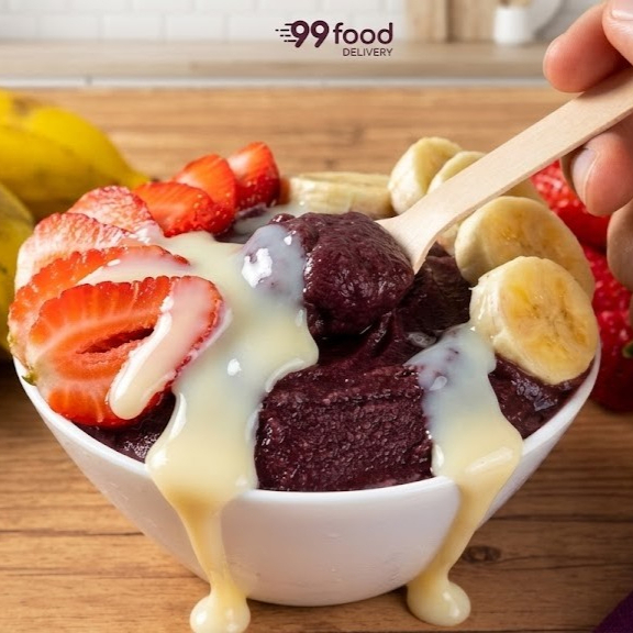 Açaí, frutas à sua escolha, leite condensado e leite em pó