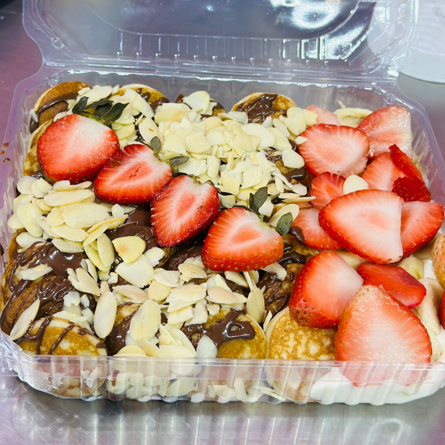 BABY HOT CAKES 36 PIEZAS CON FRESAS CON CREMA
