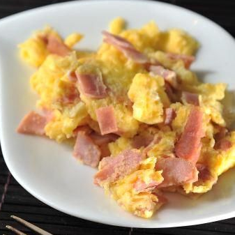 HUEVOS CON JAMON