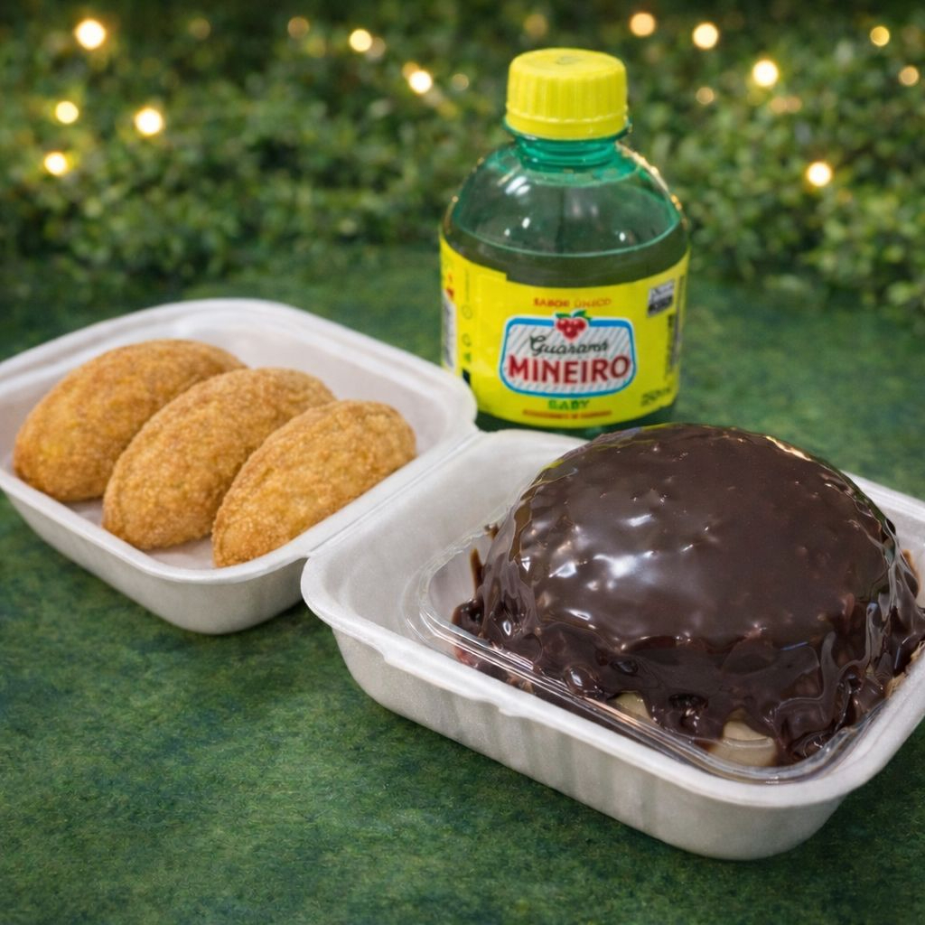 O combo perfeito, com 3 pastelões de frango fritos (210g) , 1 bolo vulcão de chocolate 200g e um refri pequeno de 250ml.