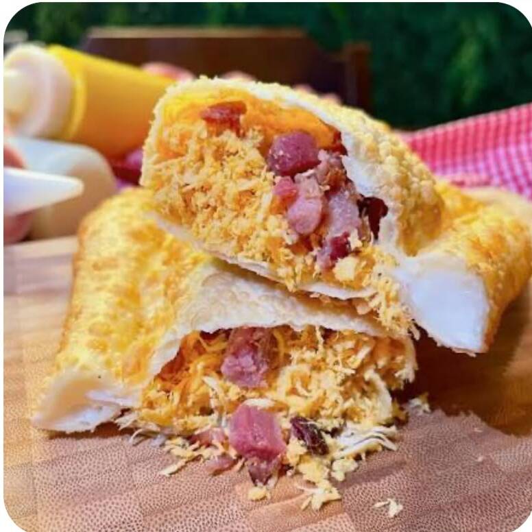 Pastel sequinho recheado com bastante frango desfiado, milho, bacon e catupiry original