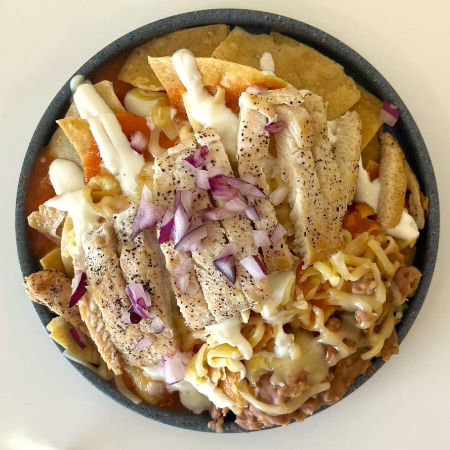 Chilaquiles con Pollo + Café Americano Caliente
