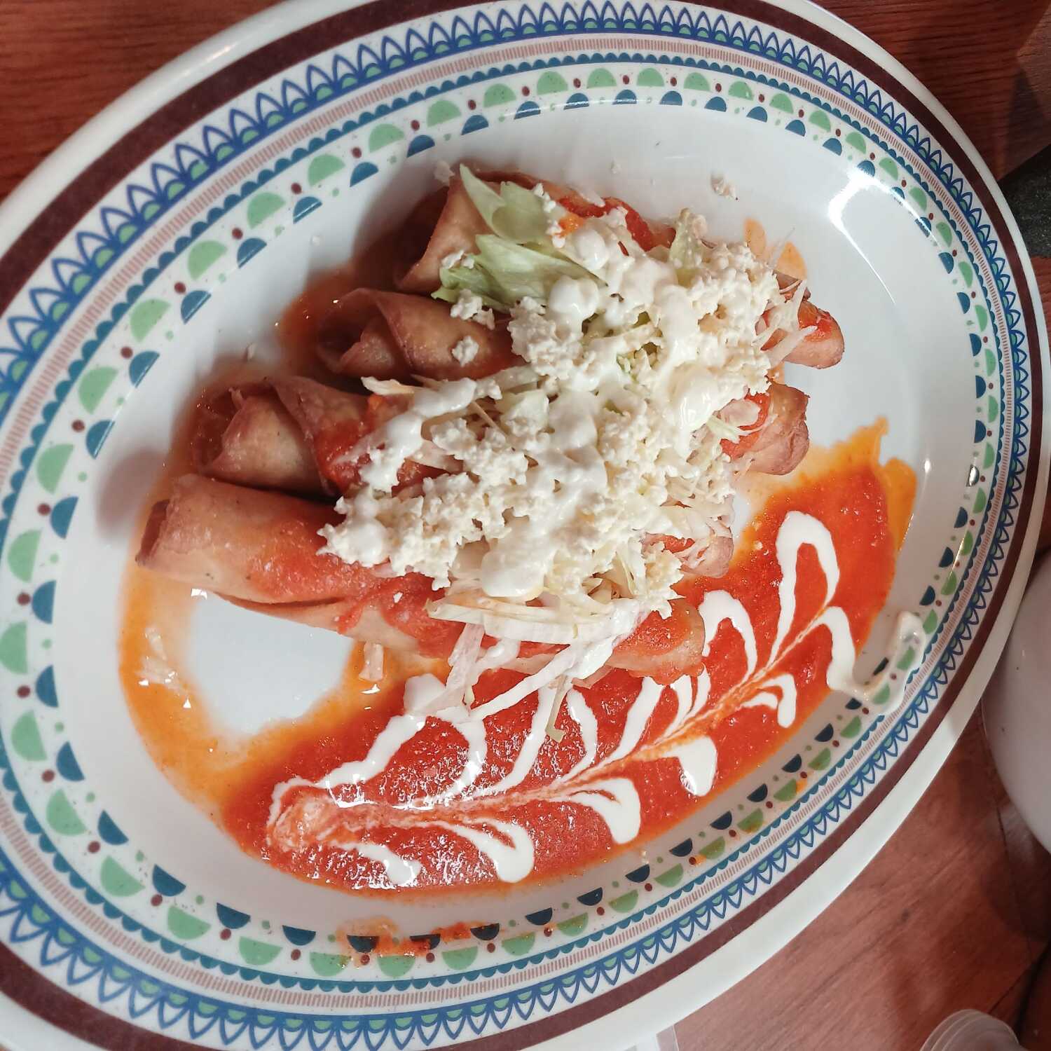 TACOS DORADOS POLLO SALSA ROJA