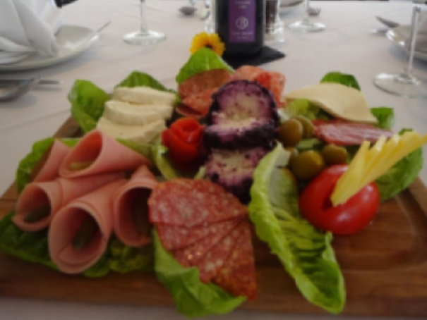 Tabla de Quesos y Carnes Frías
