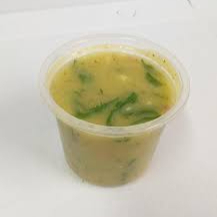Sopa de caldo verde preparada com mandioca cozida no ponto certo, temperada com o toque especial da casa. Acompanha couve fresca, calabresa premium e cheiro-verde, criando uma combinação deliciosa e reconfortante.