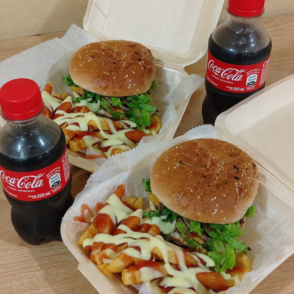 Combo hamburguesas sencillas 2 refrescos 250 ml