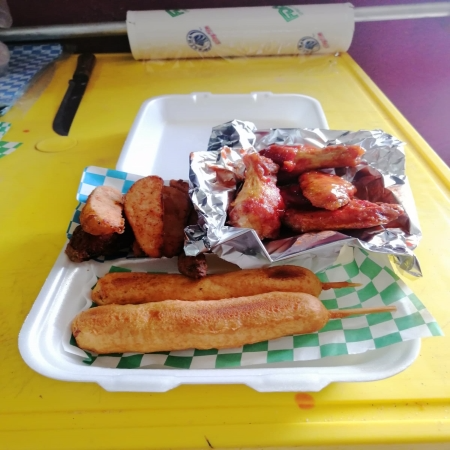 300 G De Alitas, 2 Banderillas y Papas Gajo
