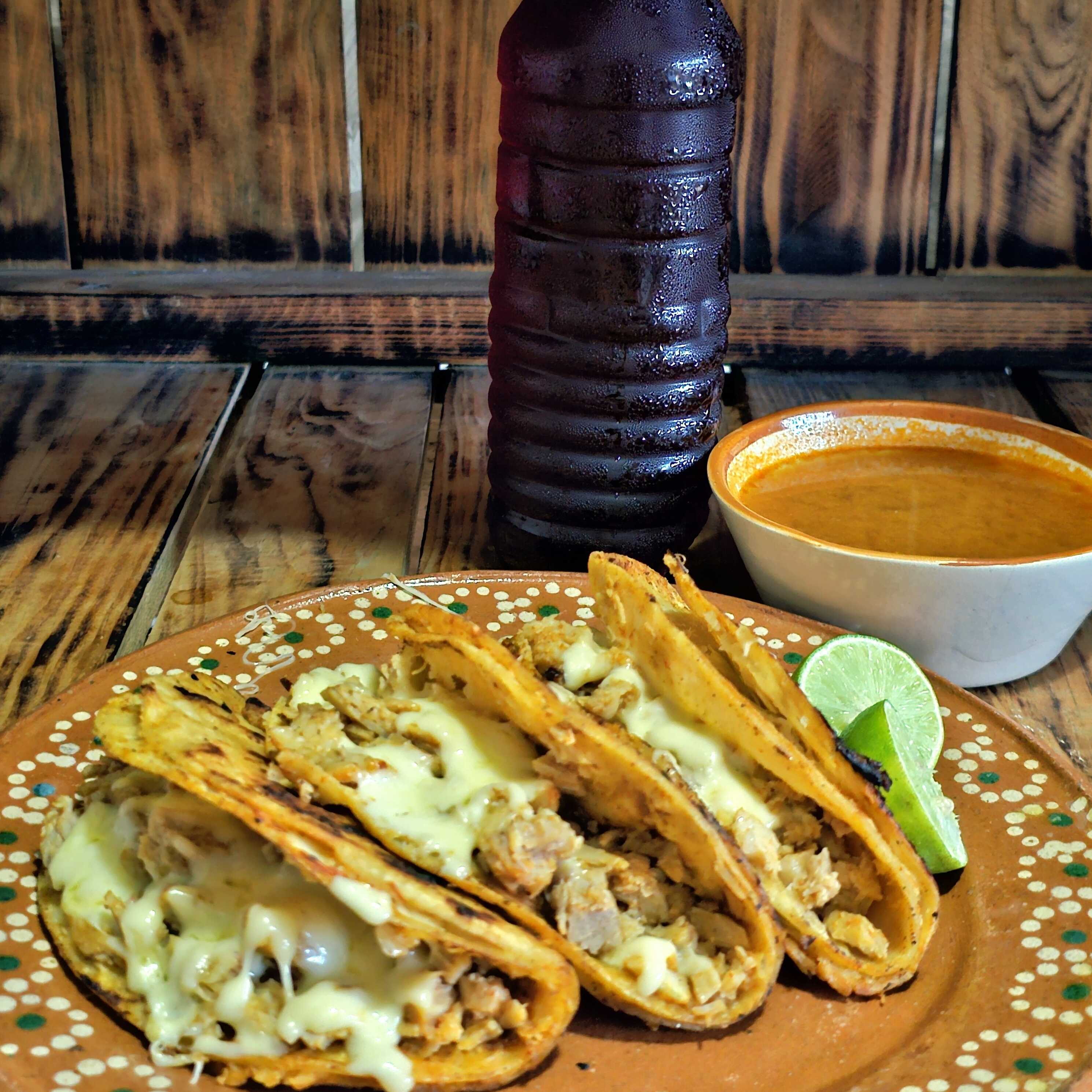 Trio de CharroQuesos + Jamaica