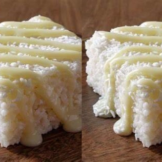 2 Deliciosos cuscuz de tapioca com coco ralado fresco, regado com leite condensado à gosto.