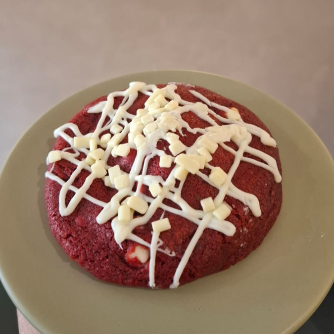 Cookie red velvet recheado com brigadeiro de cream cheese